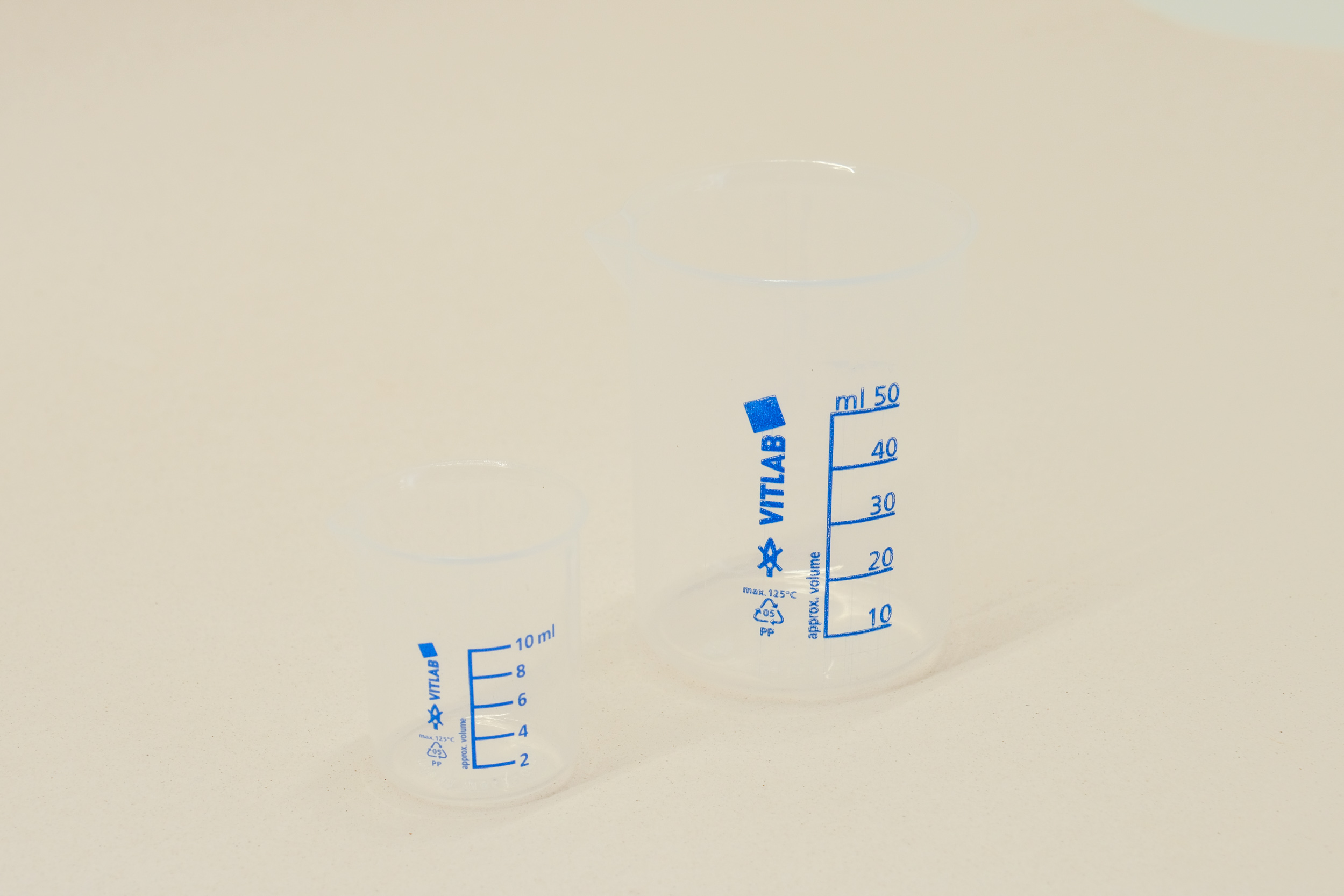 Béchers En Plastique Gradués 200 Ml - Lot De 8 Avec Bouchon - Transparents, épais, Pour Labo, Cuisine, Bricolage