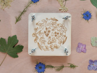 Presse à fleurs tourbillon végétal bois clair