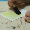 Utilisation d'un pinceau mousse pour le cyanotype